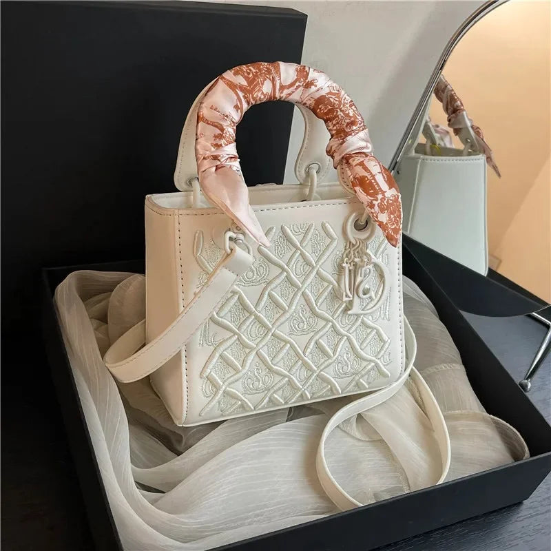Sac à Main Monogramme Rose – Élégant & Polyvalent