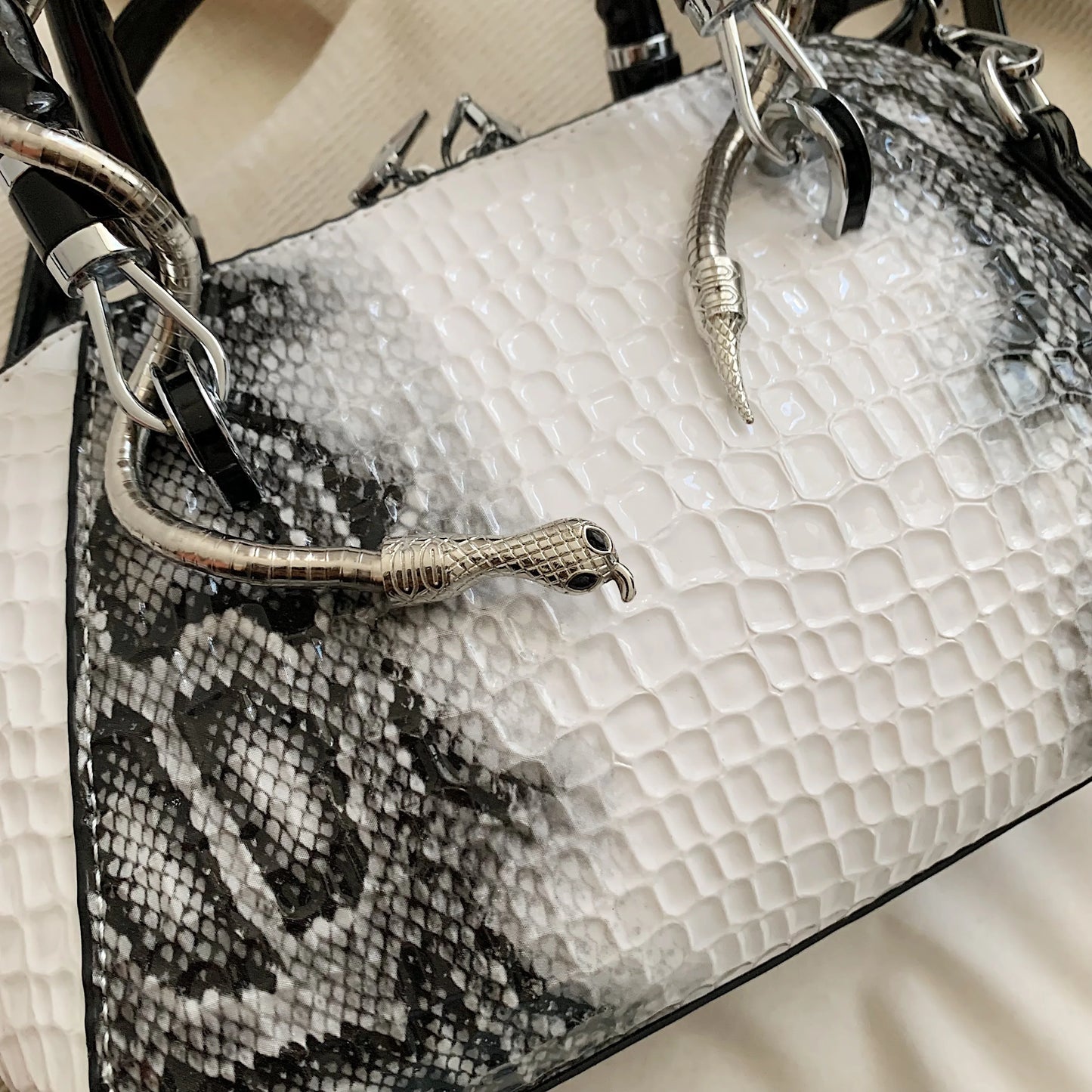 Sac à main luxe effet crocodile – Noir & Blanc
